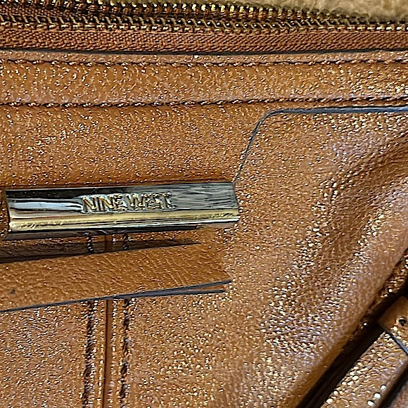 Nine West crossbody purse - brown - zipper - adjustable strap - Picture 4 of 8